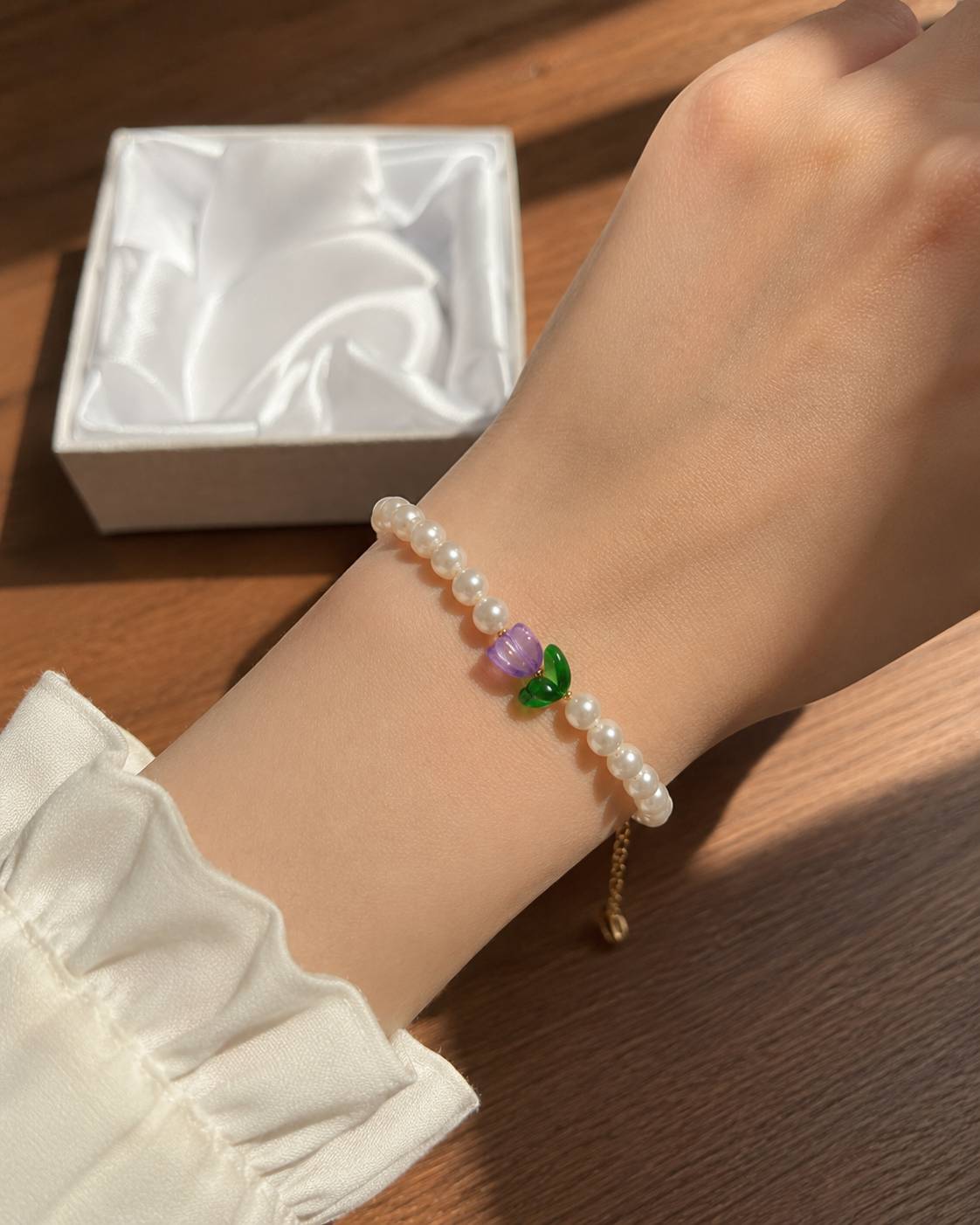 دستبند مرواریدی با گل لاله بنفش🌷💜