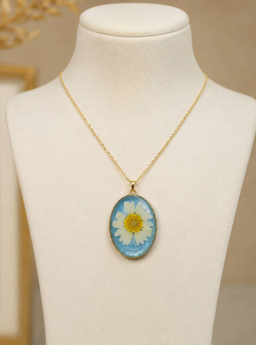 گردن بند رزینی با گل طبیعی بابونه🌼