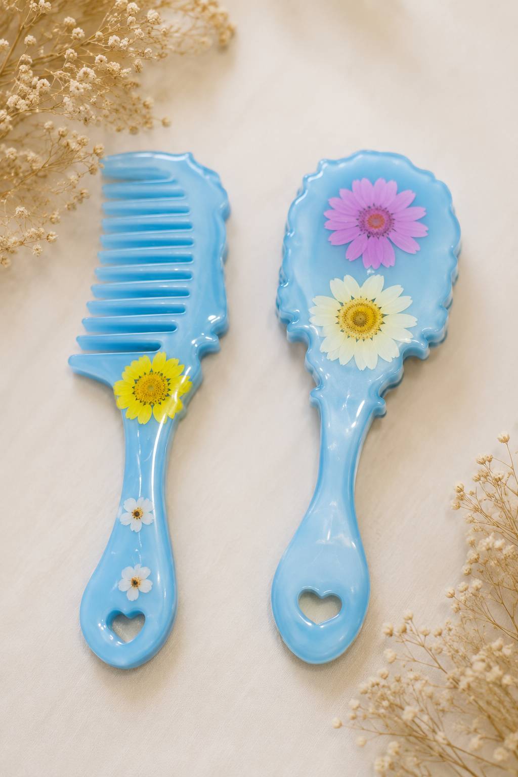 ست شانه و آینه رزینی با گل طبیعی بابونه🌼💙